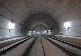 Interior de uno de los túneles de la variante de Pajares.