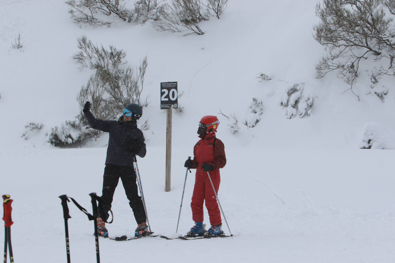 Una jornada para disfrutar de la nieve y del esquí en Asturias