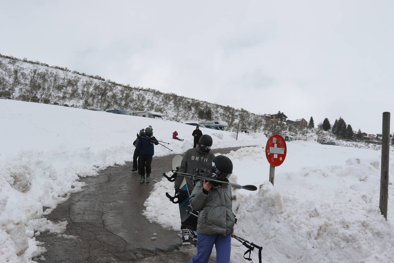 Una jornada para disfrutar de la nieve y del esquí en Asturias