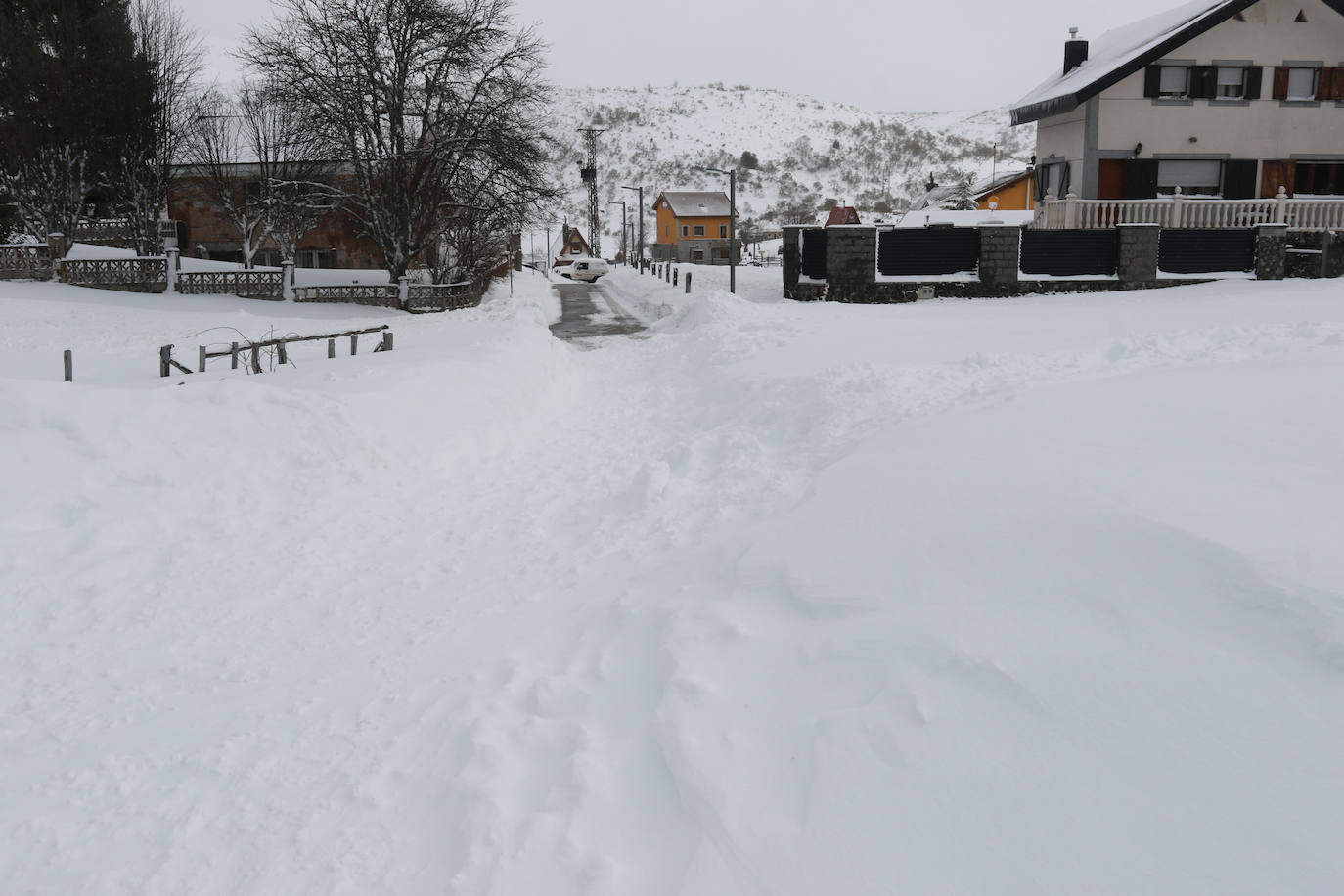 Una jornada para disfrutar de la nieve y del esquí en Asturias