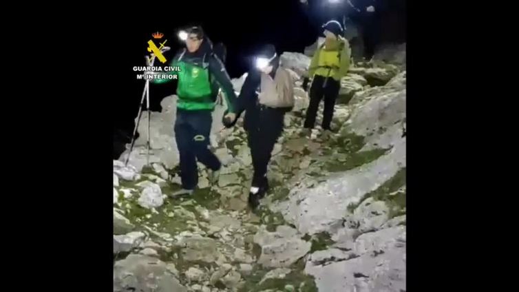 Rescate en la noche a cinco senderistas en Cabrales