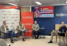 Los tres candidatos, Luis Mitre, José Carlos Fernández Sarasola y Joaquín Miranda, junto a Carlos Prieto, jefe de Continuidad y Cierre de EL COMERCIO y moderador del debate.