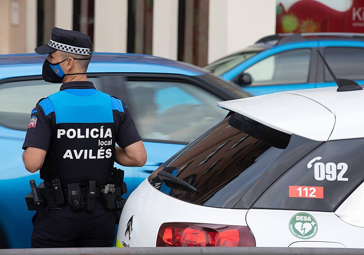 Un policía local de Avilés.