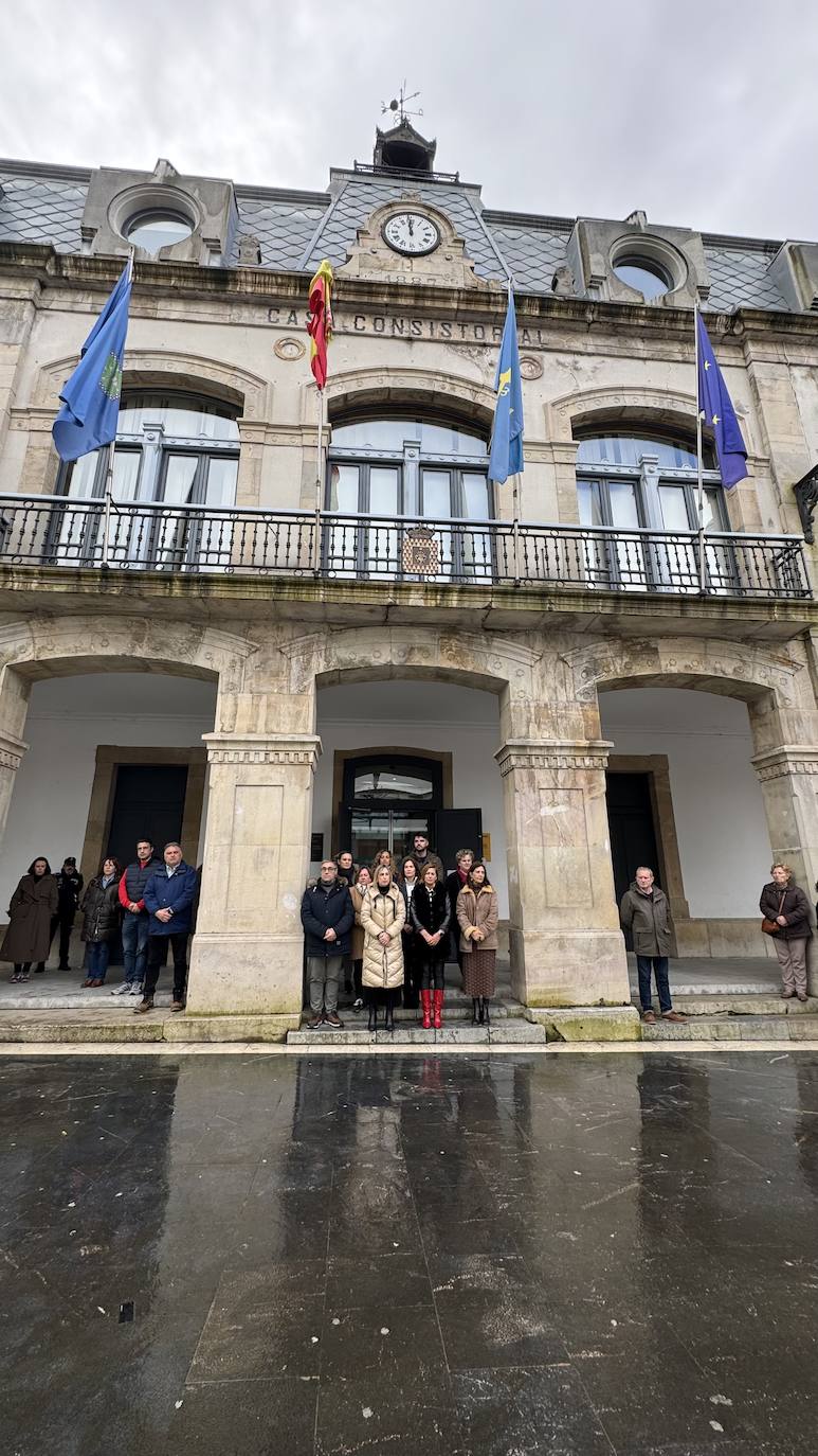 Asturias guarda un minuto de silencio por las víctimas del 11-M