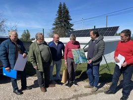 Maximino García, Benito Llera, Evaristo Villaverde, Carlos Pascual, Alejandro Vega y Marcos Ortiz, en Castiello de la Marina.