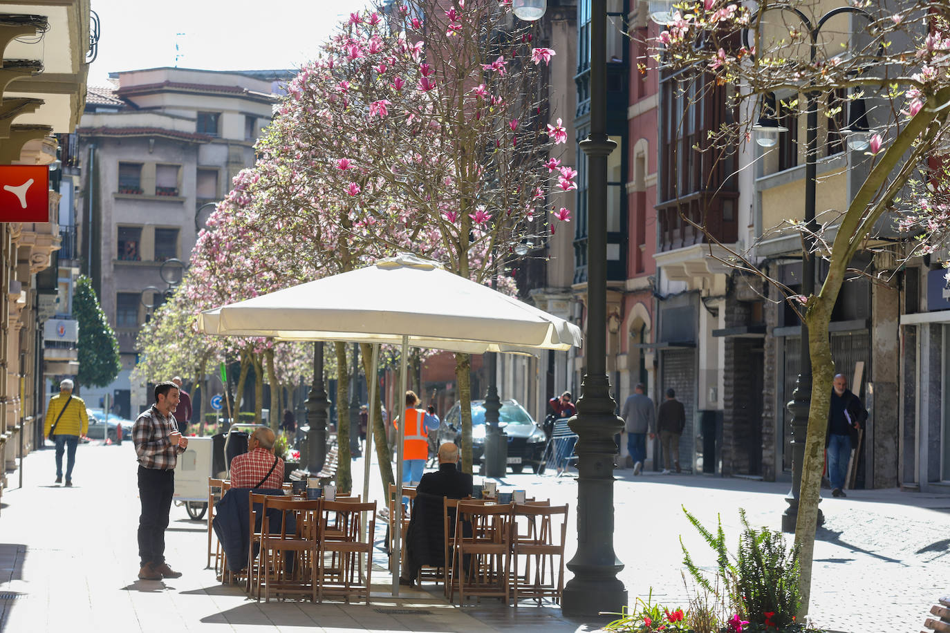 Sol y veinte grados en un jueves primaveral en Asturias