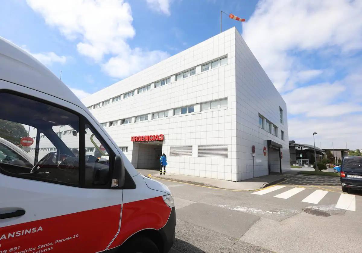 El técnico tuvo que ser intervernido en el Hospital San Agustín de Avilés.