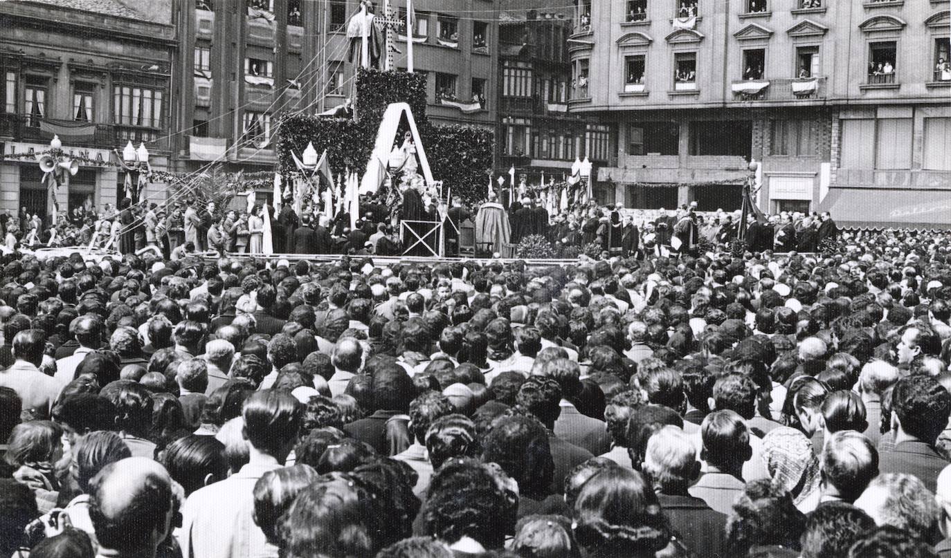 La Virgen de Covadonga, instalada en su trono, preside el último gran acto de la Santa Misión. 