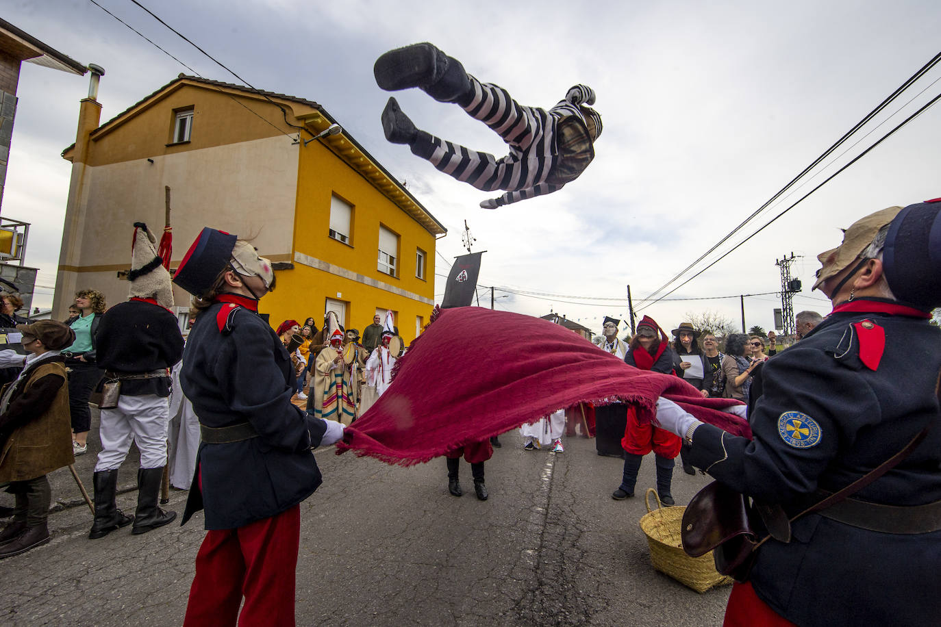 Los mazcaritos de Valdesoto: explosión de energía para despedir el invierno