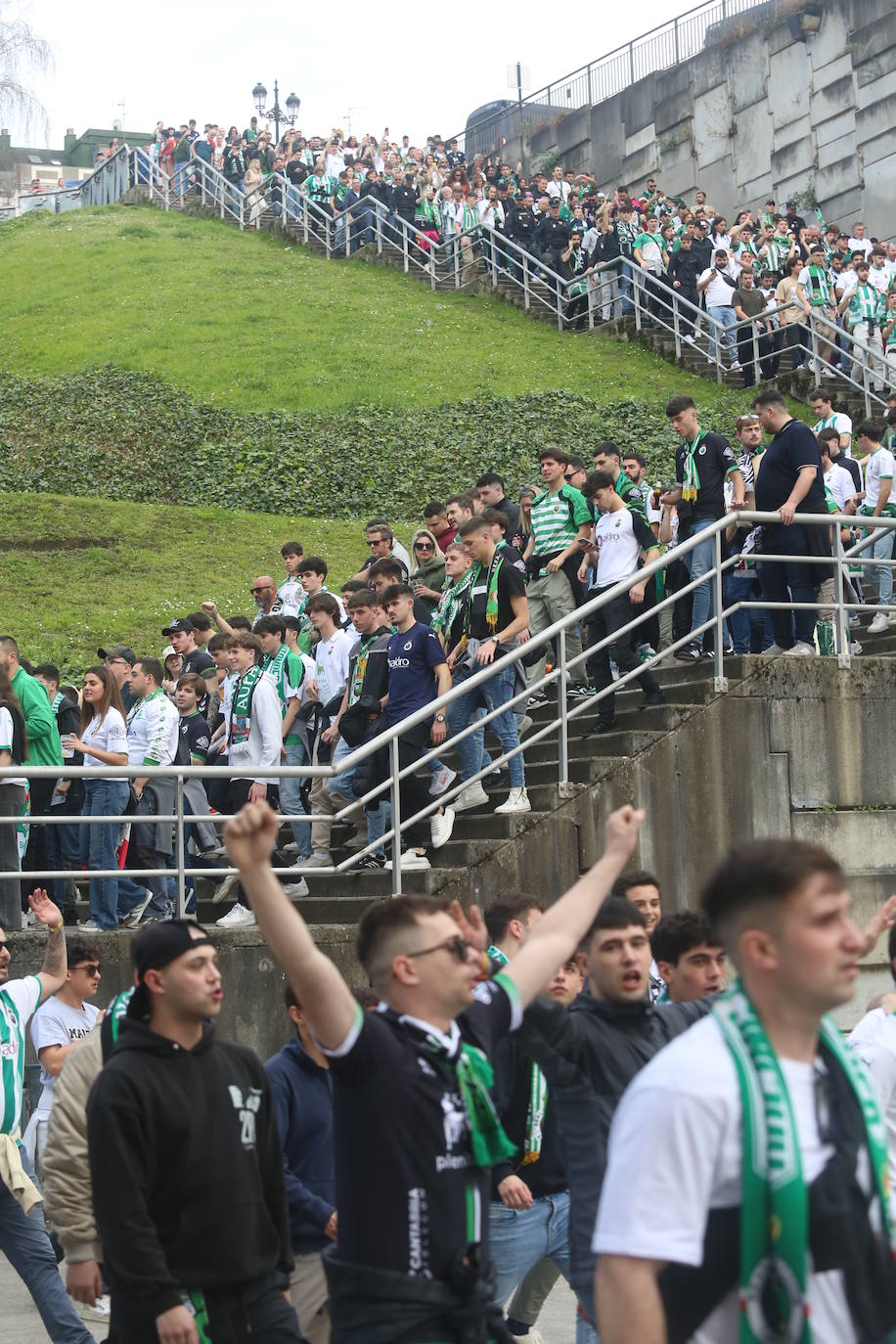 ¿Estuviste en el Real Oviedo - Racing de Santander? ¡Búscate!