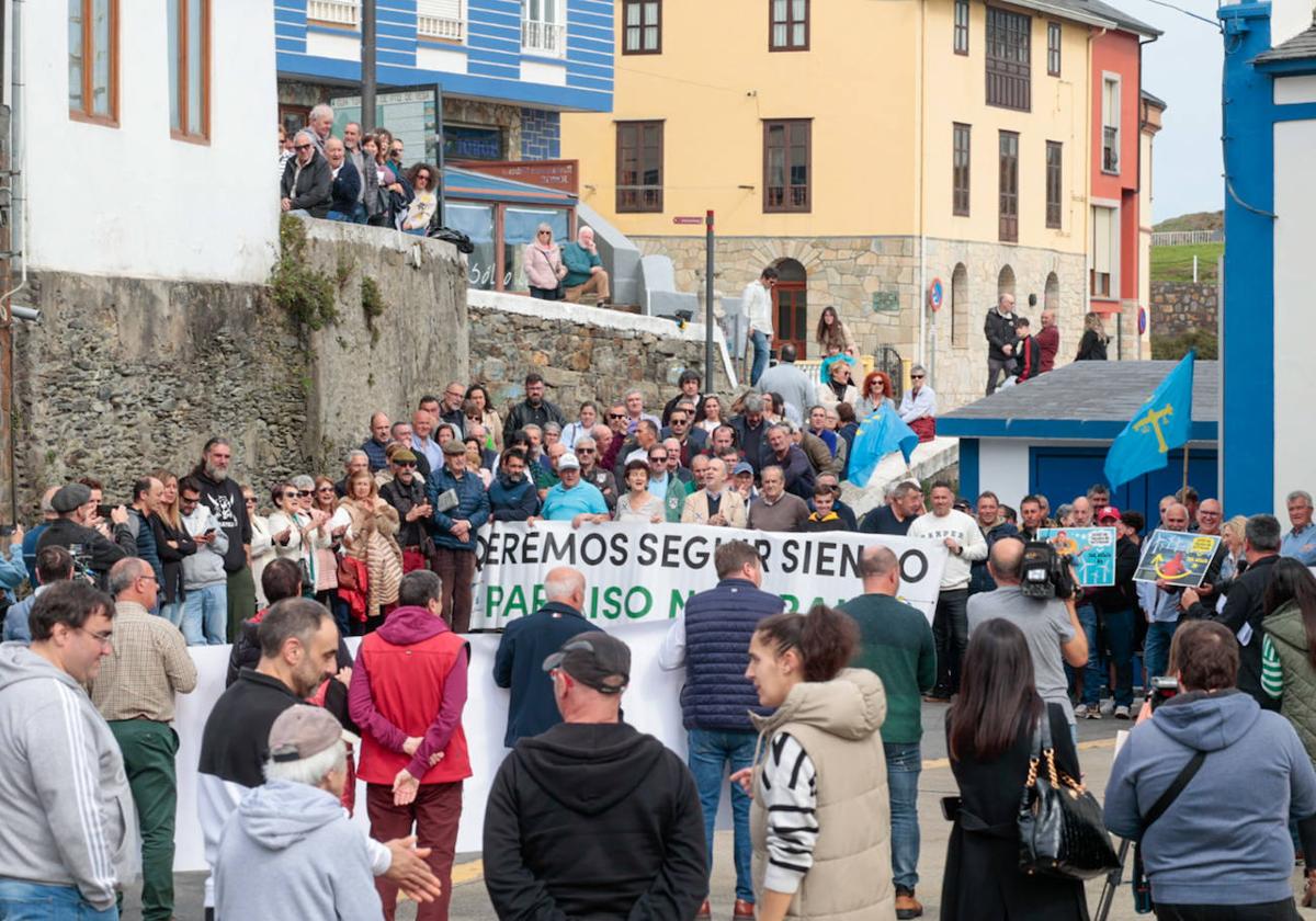 Protesta de pescadores en Puerto de Vega.