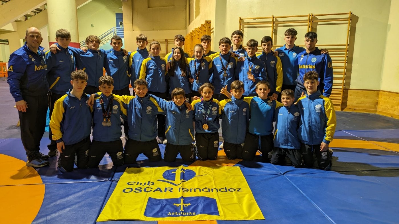 Expedición al completo del Club Óscar Fernández para el Campeonato de España de luchas olímpicas.