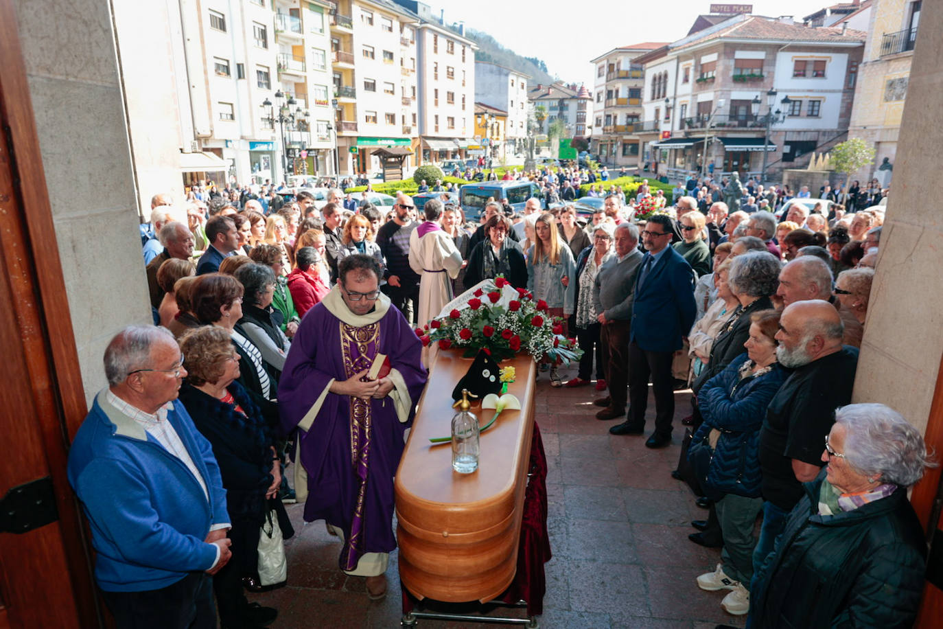 Emotivo adiós a Celsín el de La Sifonería, «referente a todos los niveles de Cangas de Onís»