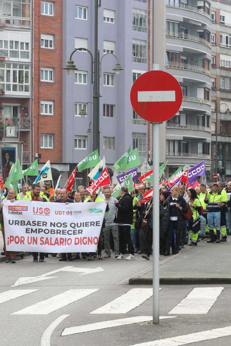 La plantilla de limpieza viaria de Avilés se manifiesta para exigir un nuevo convenio