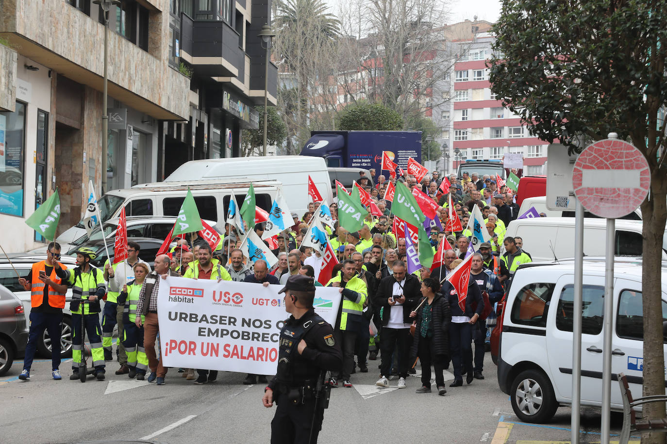 La plantilla de limpieza viaria de Avilés se manifiesta para exigir un nuevo convenio