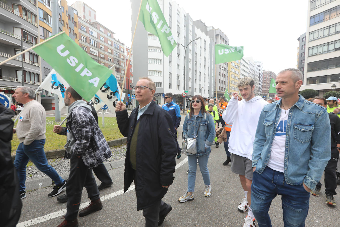 La plantilla de limpieza viaria de Avilés se manifiesta para exigir un nuevo convenio