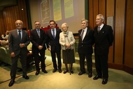 Familia y compañeros del doctor Junceda, en el homenaje.