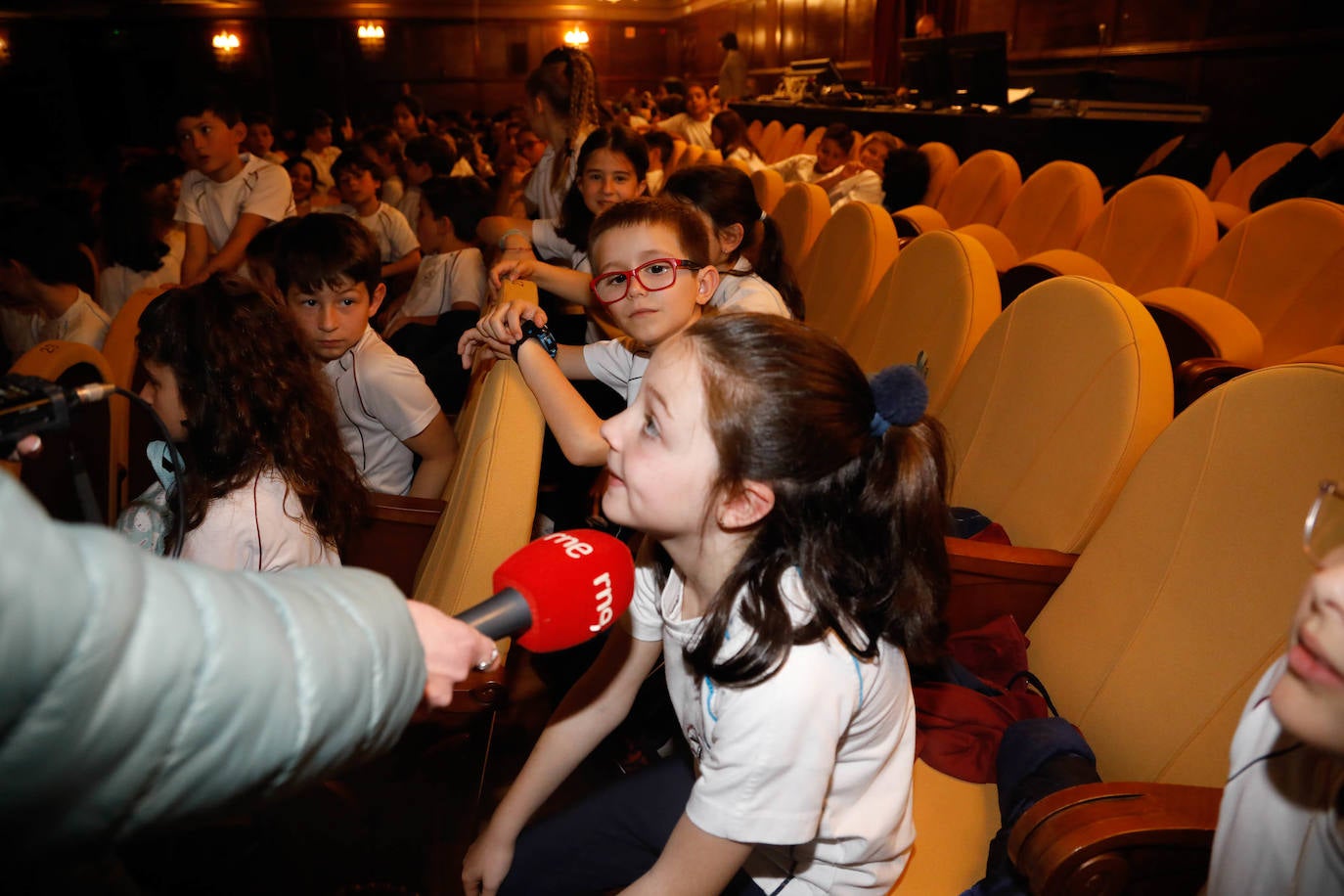 Los peques de Gijón cantan a la felicidad