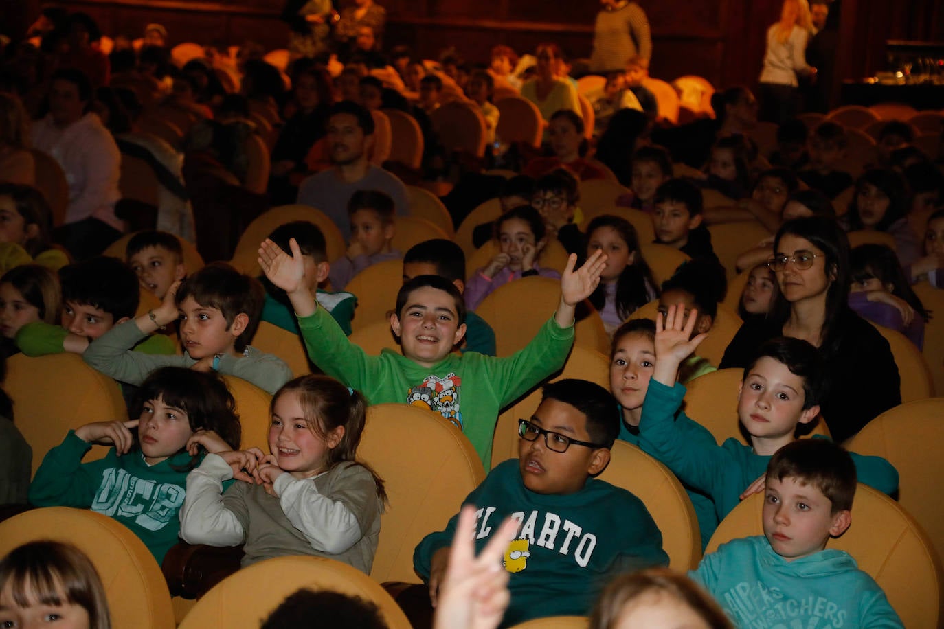 Los peques de Gijón cantan a la felicidad