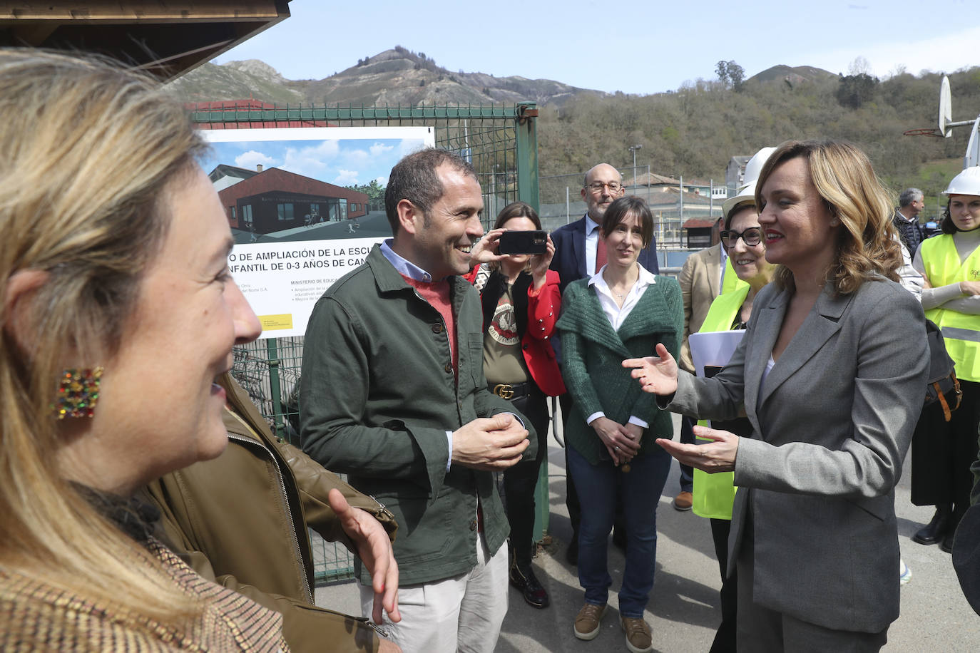 Las imágenes que deja la visita a Asturias de la ministra de Educación, Pilar Alegría