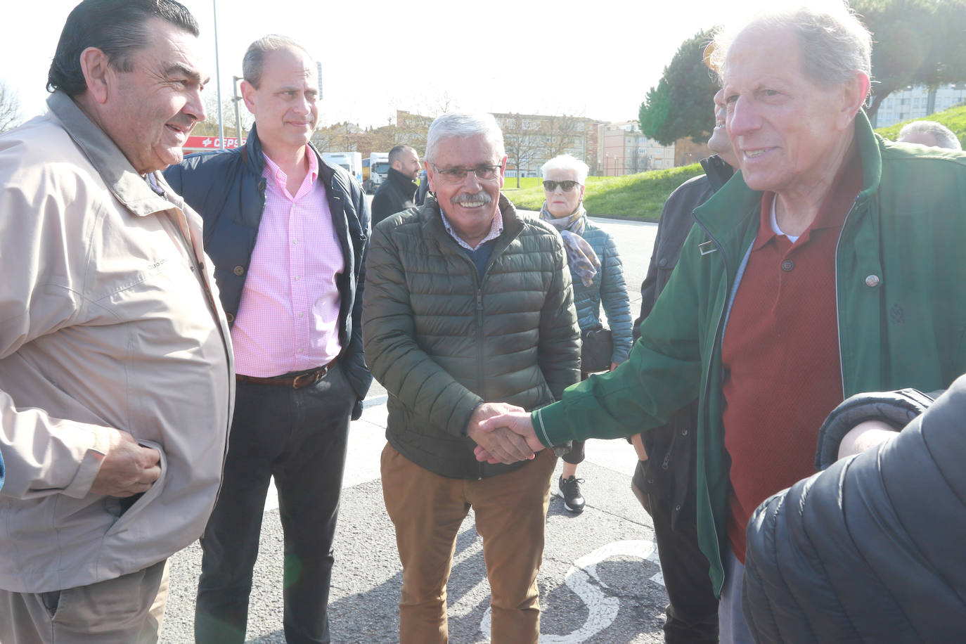 Los vecinos salen a la calle por el hartazgo con el vial de Jove