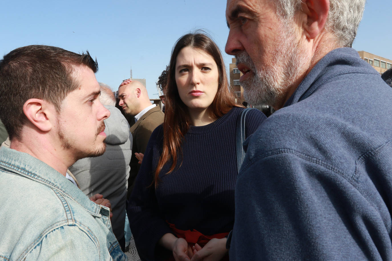 Los vecinos salen a la calle por el hartazgo con el vial de Jove