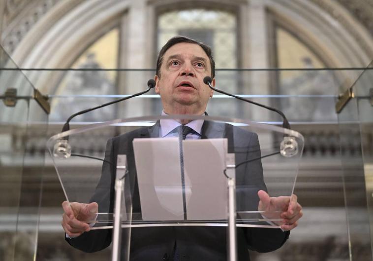 Luis Planas, durante la rueda de prensa tras la reunión celebrada con el sector pesquero.