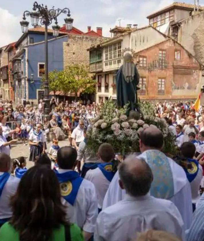 Imagen secundaria 2 - Procesiones y Vía Crucis en Infiesto, Llanes y Ribadesella. 