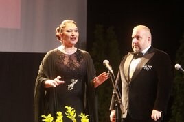 Concierto de Montserrat Martí Caballé y Luis Santana, en el patio del Antiguo Instituto.