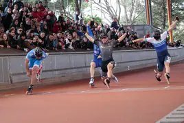 Apretadísimo final en una de las pruebas disputadas ayer en la pista de Moreda.