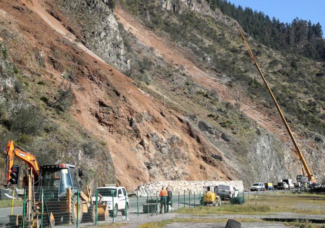 Cornellana-Salas lleva 14 años en obra, hacer toda la A-8 exigió 18.