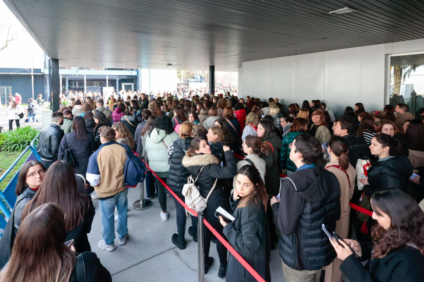 Nervios, esperanza y mucho esfuerzo en la macrooposición de la sanidad pública asturiana