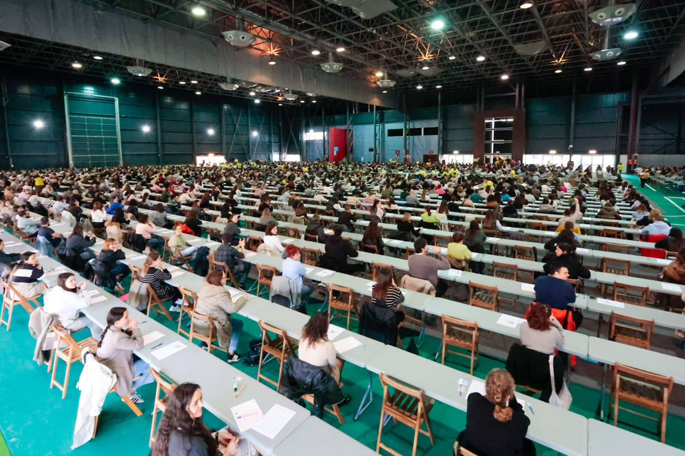 Nervios, esperanza y mucho esfuerzo en la macrooposición de la sanidad pública asturiana