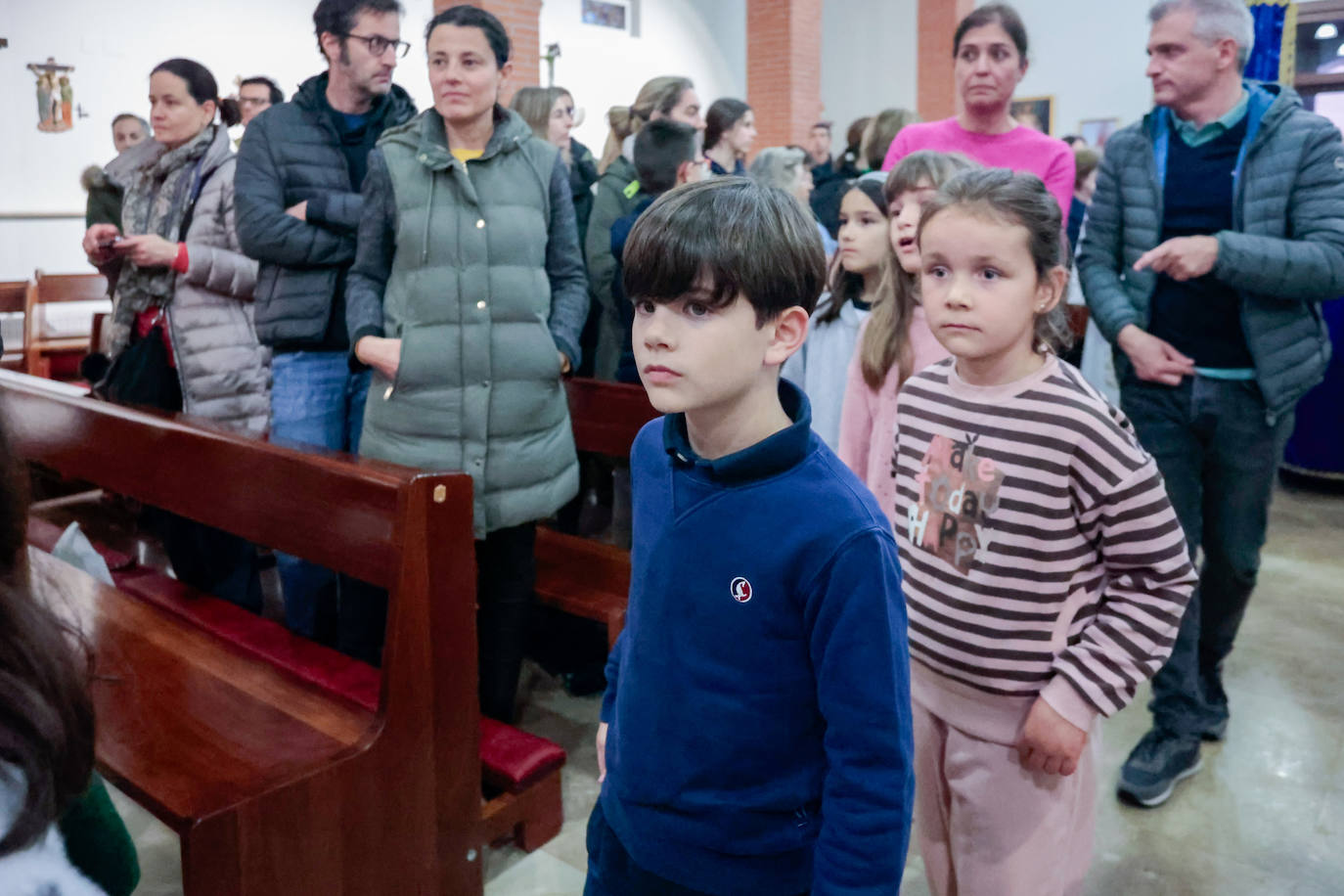 Los niños dan paso a la Semana Santa en Gijón