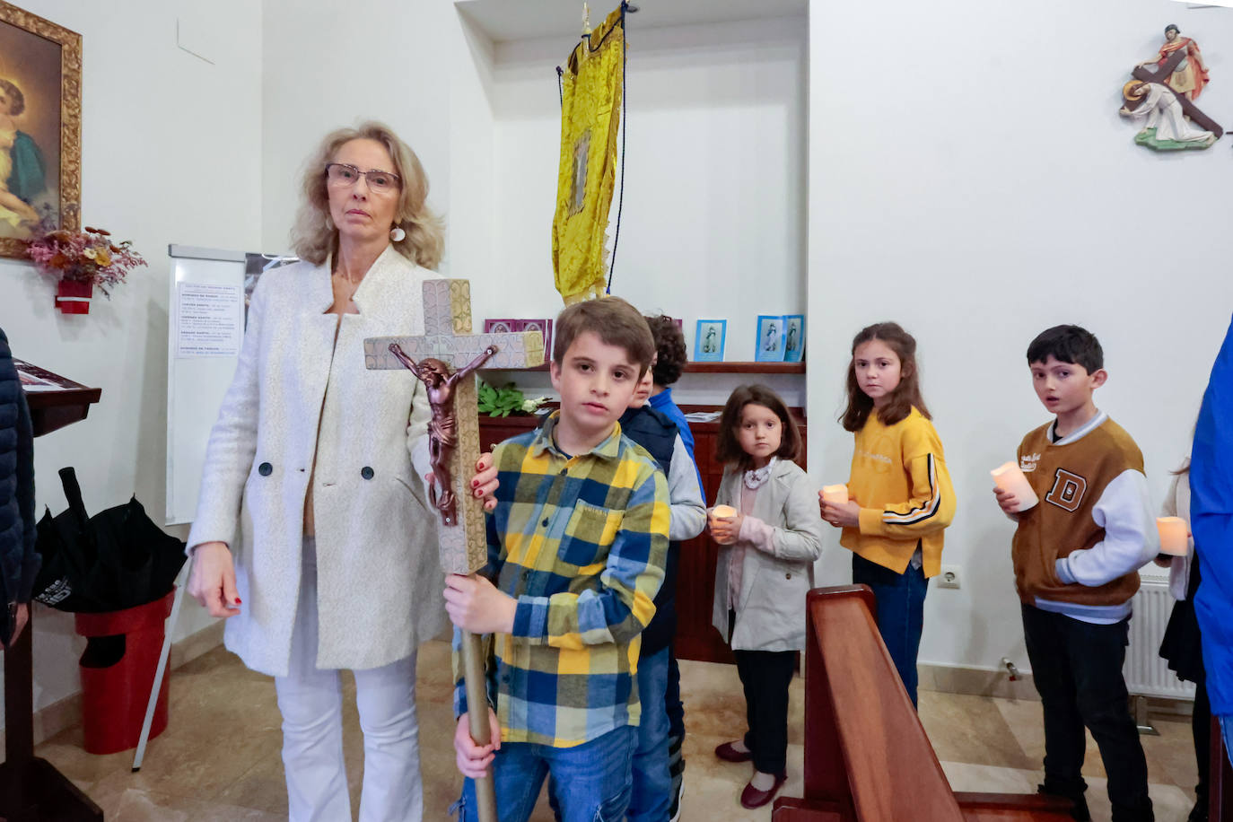 Los niños dan paso a la Semana Santa en Gijón