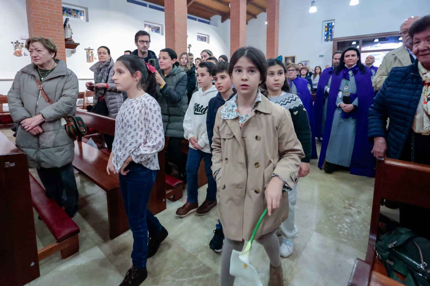 Los niños dan paso a la Semana Santa en Gijón