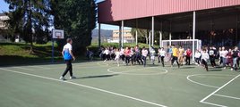 El club Ceactivo realiza actividades con los niños del colegio La Ería de Lugones.