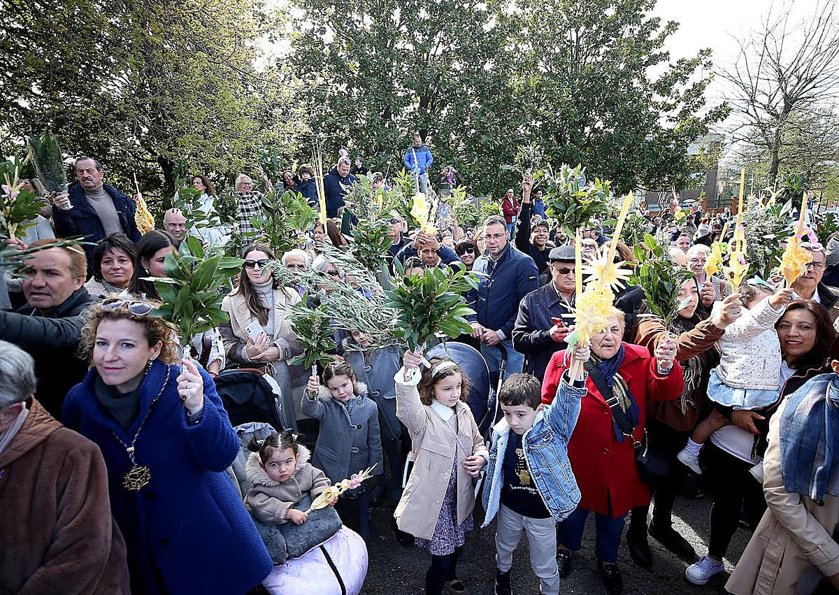 Imagen secundaria 1 - Oviedo inicia la Semana Santa por todo lo alto «con los hoteles prácticamente llenos»