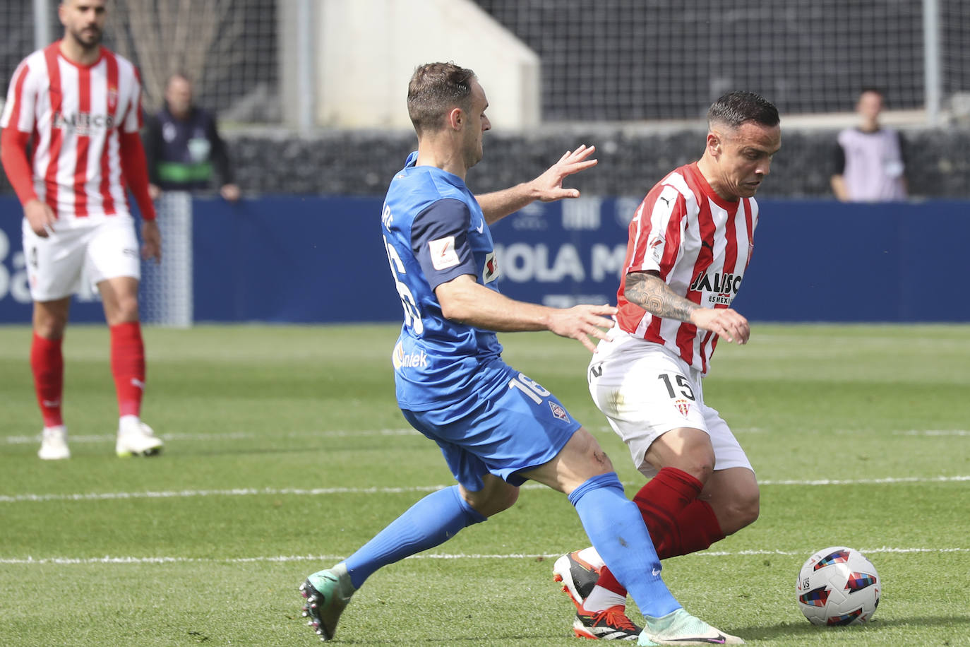 Las imágenes que deja el partido entre el Amorebieta y el Sporting de Gijón