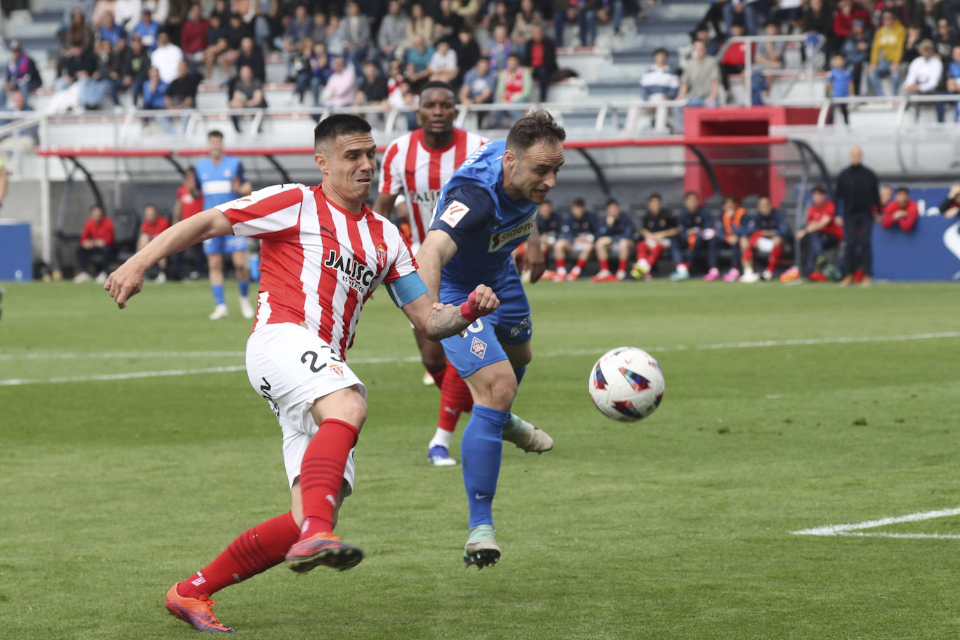 Las imágenes que deja el partido entre el Amorebieta y el Sporting de Gijón