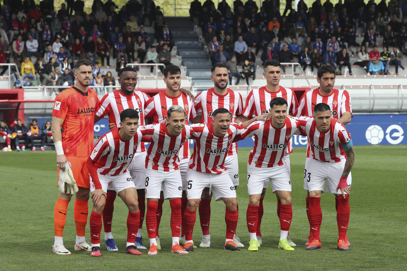 Las imágenes que deja el partido entre el Amorebieta y el Sporting de Gijón