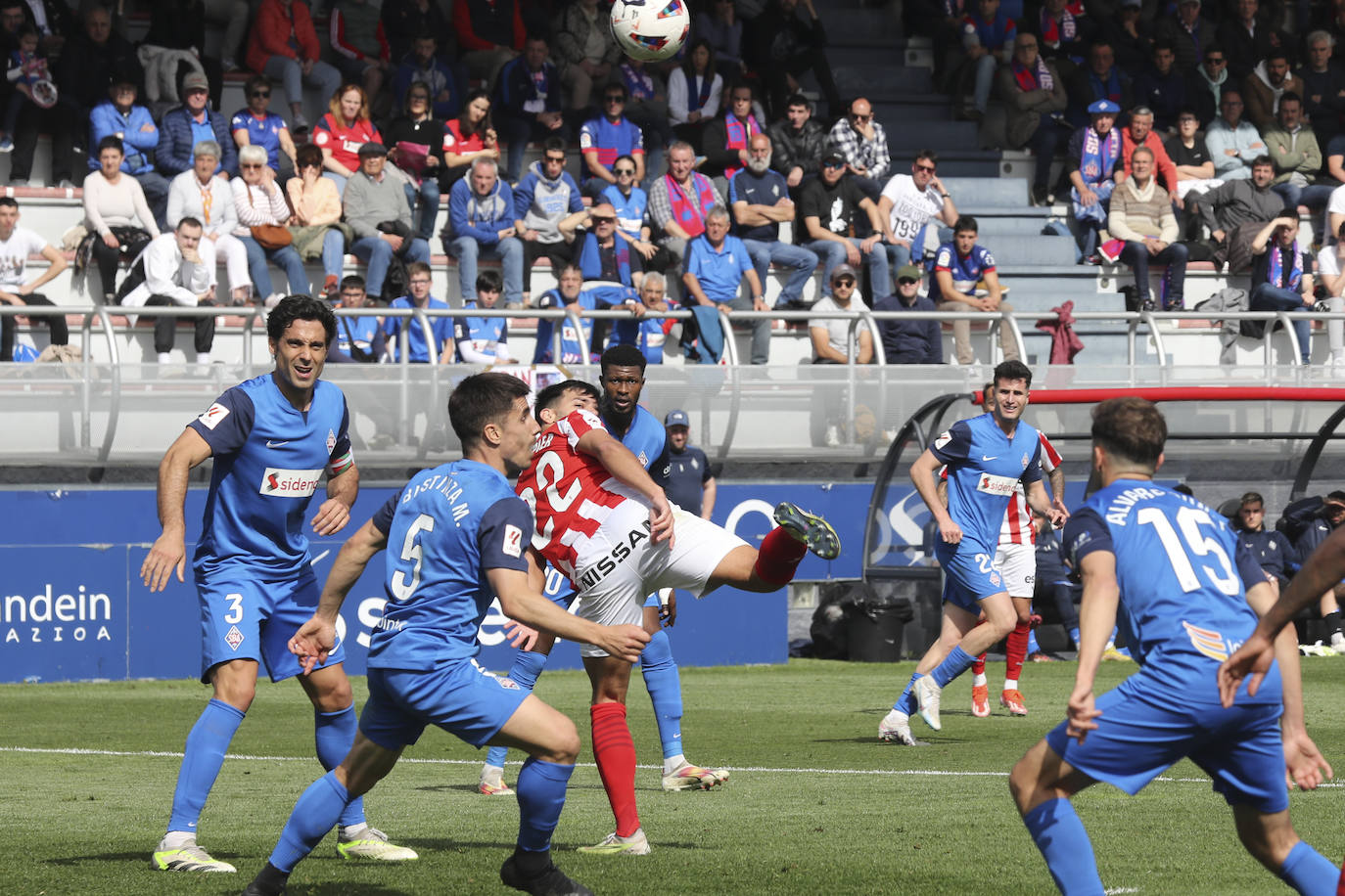 Las imágenes que deja el partido entre el Amorebieta y el Sporting de Gijón