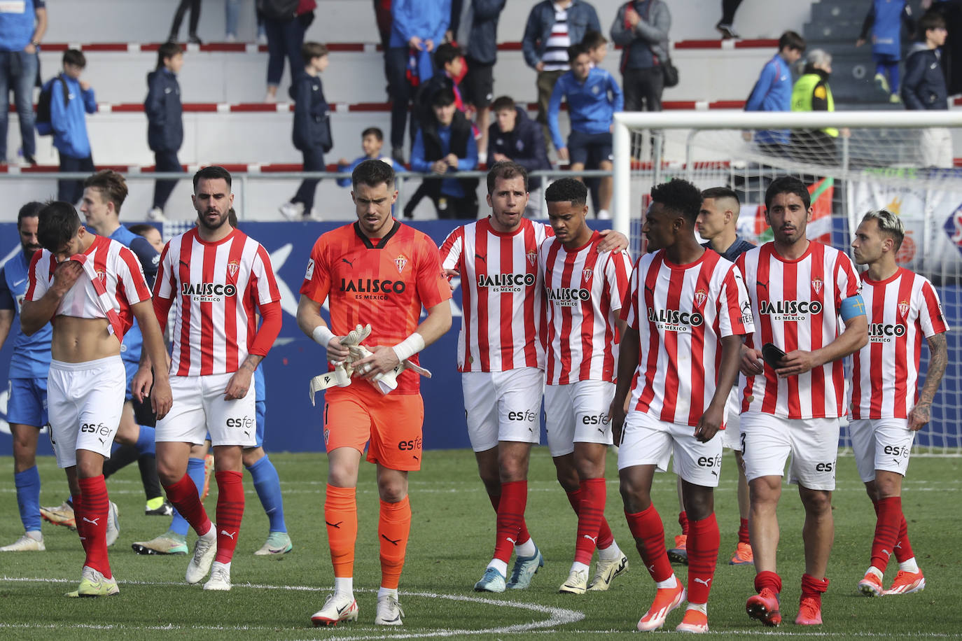 Las imágenes que deja el partido entre el Amorebieta y el Sporting de Gijón