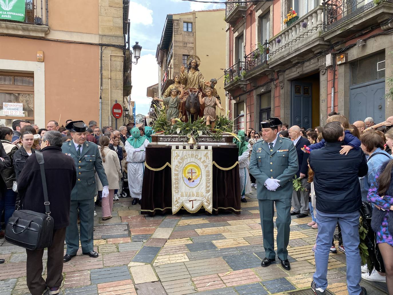 Asturias abre la Semana Santa con un multitudinario Domingo de Ramos