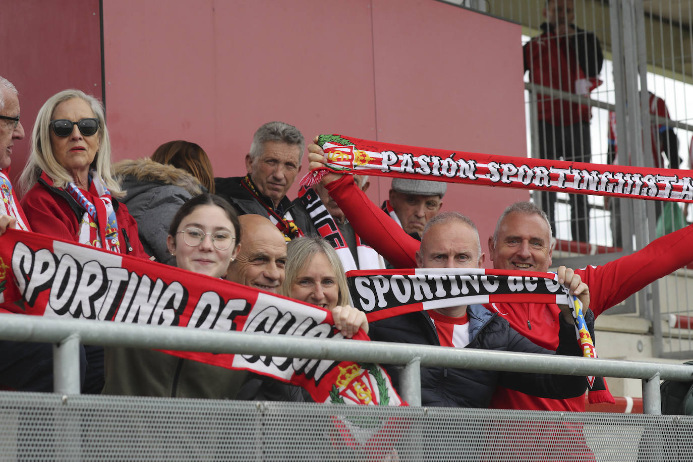 ¿Estuviste animando al Sporting ante el Amorebieta? ¡Búscate en las fotos!