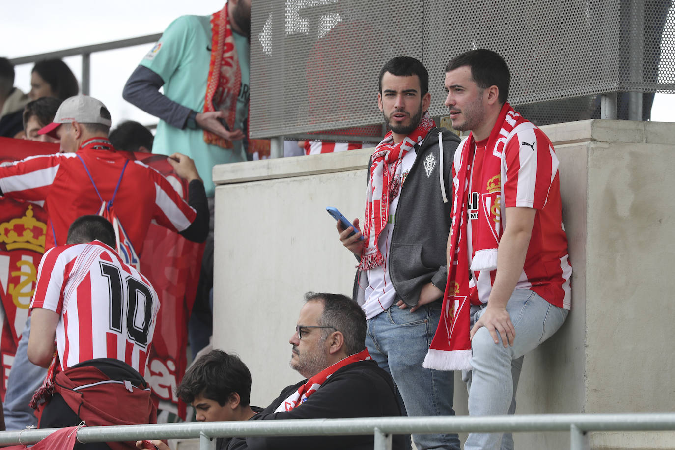 ¿Estuviste animando al Sporting ante el Amorebieta? ¡Búscate en las fotos!