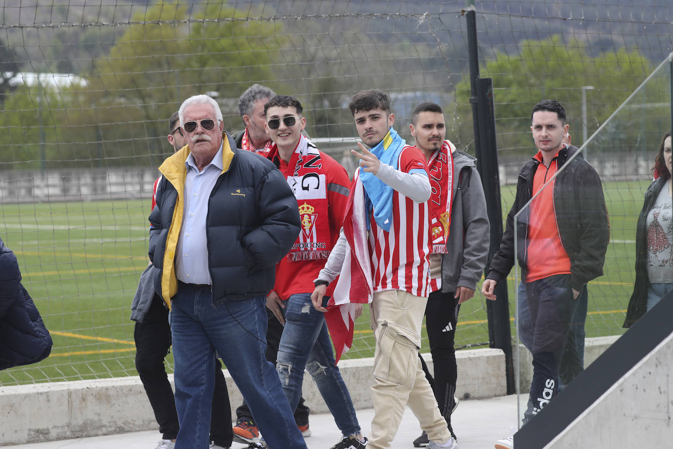 ¿Estuviste animando al Sporting ante el Amorebieta? ¡Búscate en las fotos!