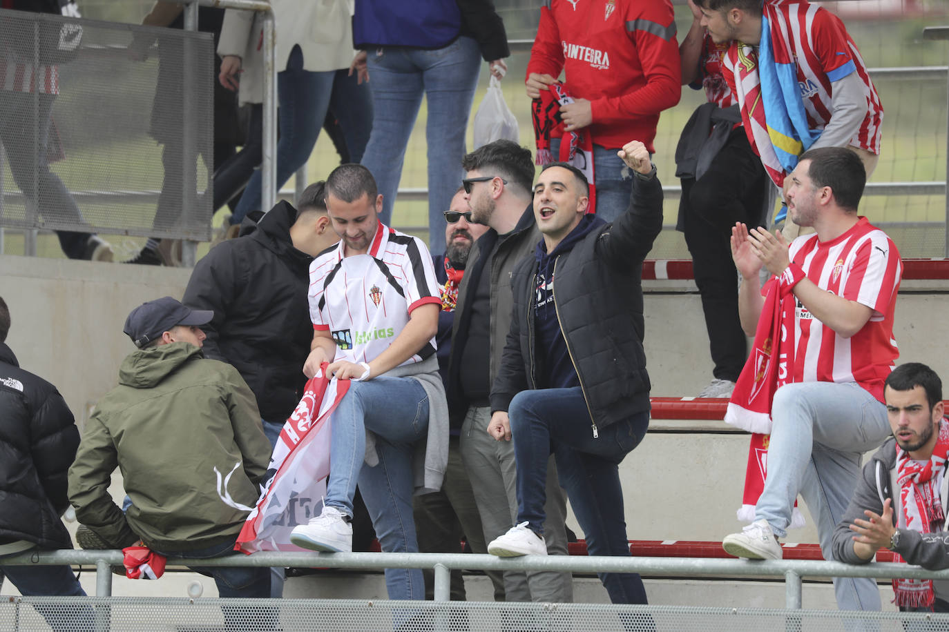 ¿Estuviste animando al Sporting ante el Amorebieta? ¡Búscate en las fotos!