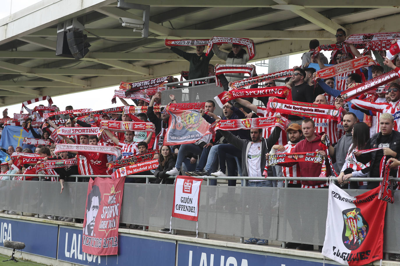 ¿Estuviste animando al Sporting ante el Amorebieta? ¡Búscate en las fotos!