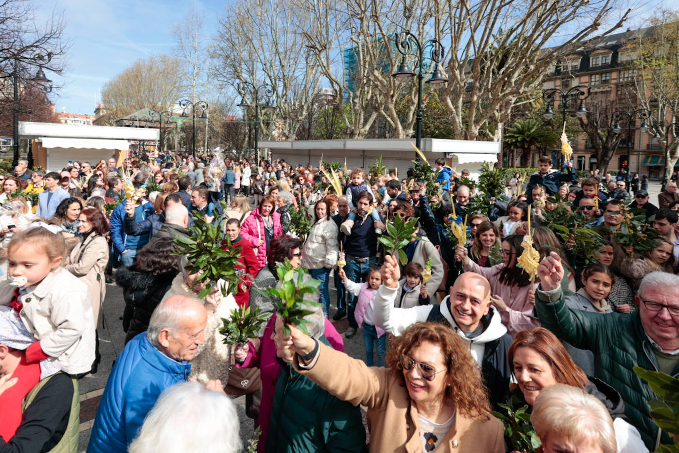 Asturias abre la Semana Santa con un multitudinario Domingo de Ramos